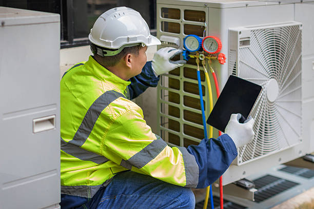 Professional Hvac technician working in Commerce, TX